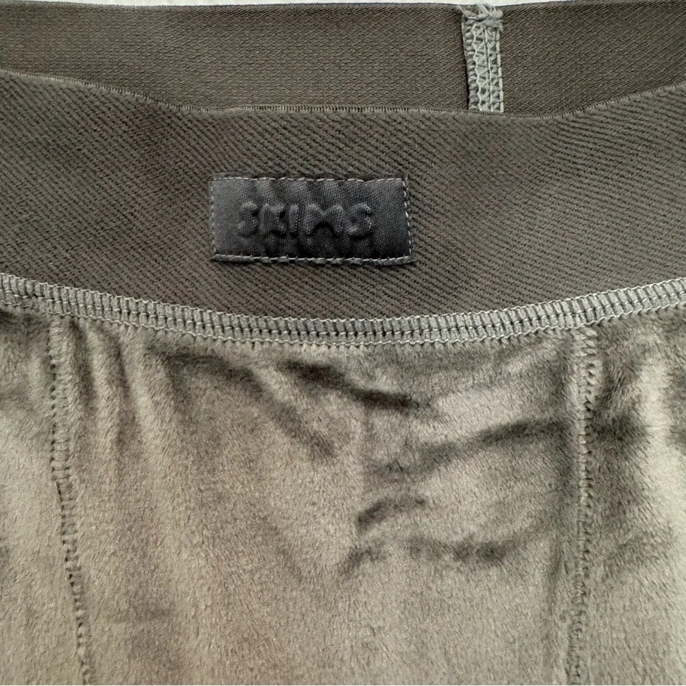 SKIMS Velour Bike Shorts in Gunmetal - Medium - Picture 5 of 6